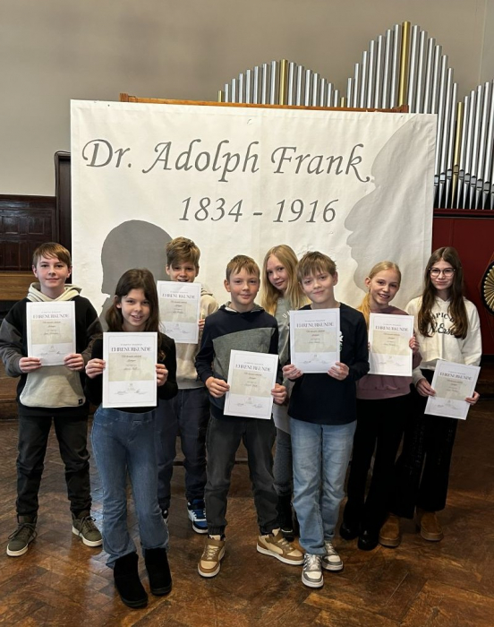 dr._adolph_frank_ehrung_der_5._klassen.jpg dr._adolph_frank_ehrung_der_5._klassen.jpg